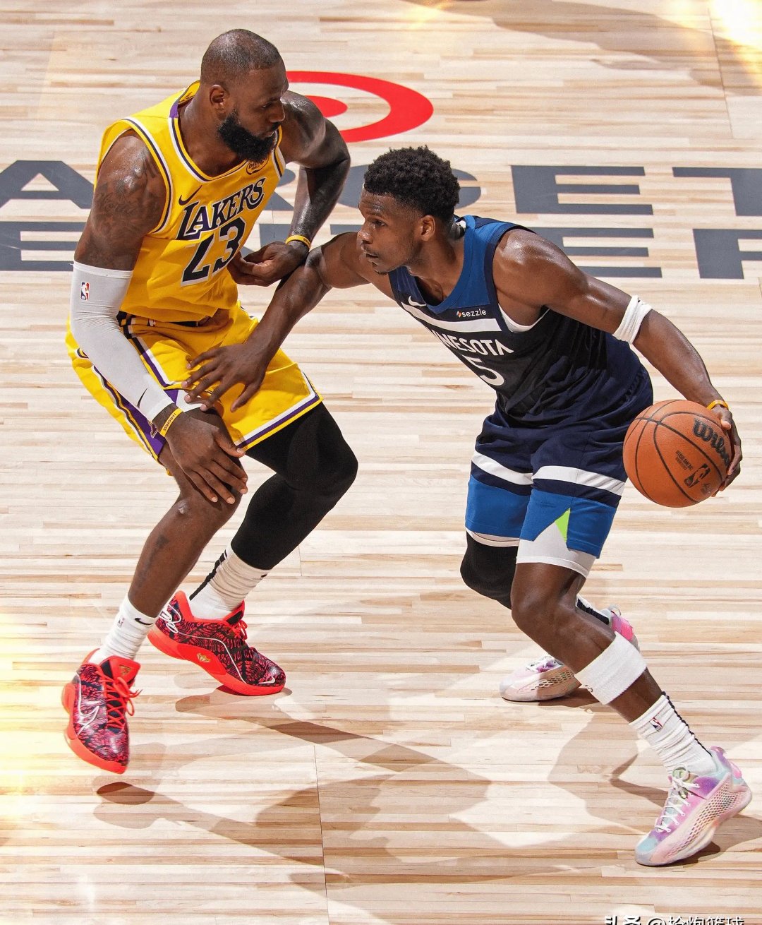 开云体育官网-詹姆斯迎来三赛季出色发挥，塞尔维亚队观众热烈欢呼！的简单介绍-开云体育官网